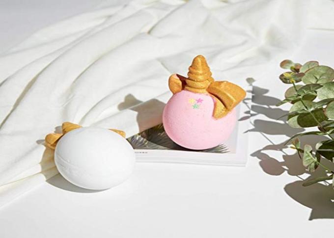 中驚きのユニコーンのSquishyおもちゃが付いている女の子の子供のBathのフィズの球誕生日プレゼントの巨大な8.2Oz卵のために